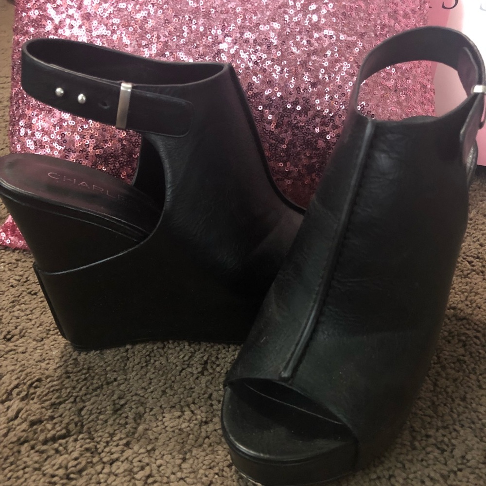 Super Cute Black Wedge Sandals